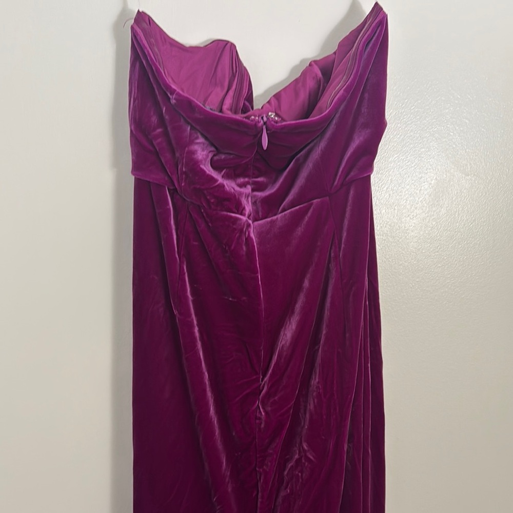 Elegant Velvet Evening Dress in Rich Purple - Picture 7 of 8